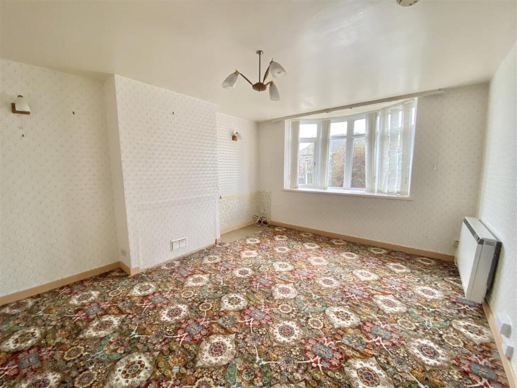 6 Sunfield Gardens-9.jpg