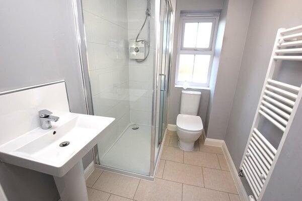 en-suite shower room