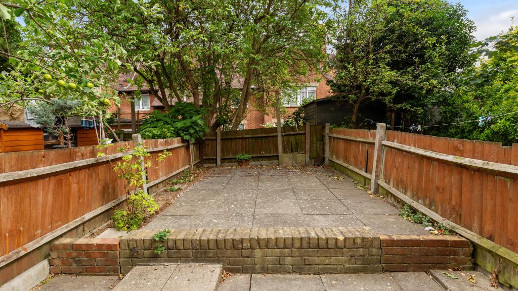 18 Erconwald Street, Acton, London, W12 0BS