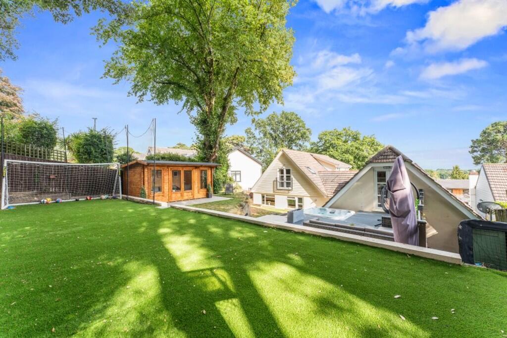 15 Barry Gardens ...