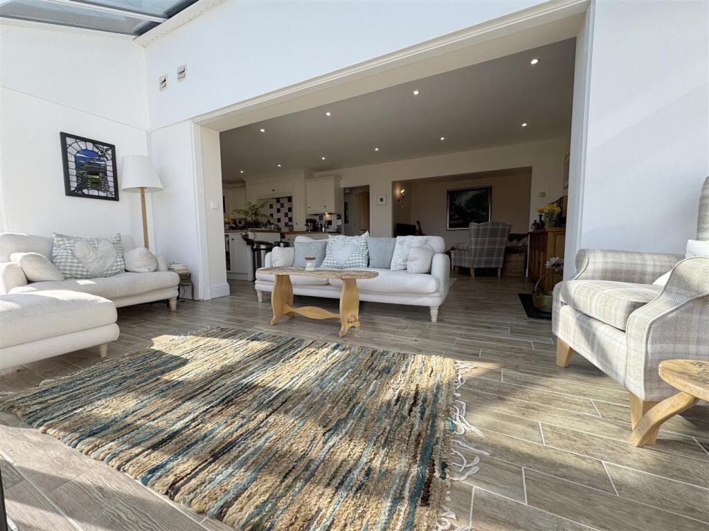 Conservatory to Lounge