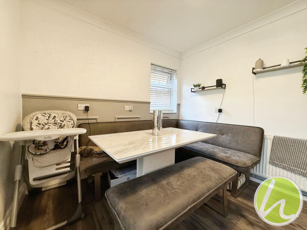 Kitchen/ Dining Room
