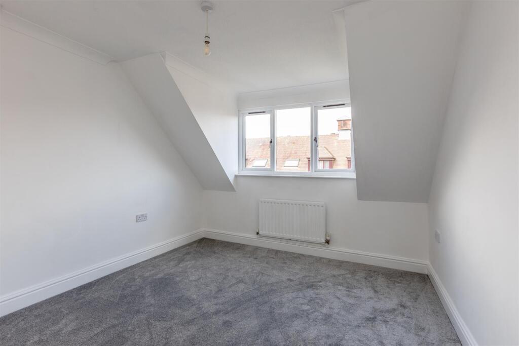 Courville Close, Alveston Bed 2c.jpg