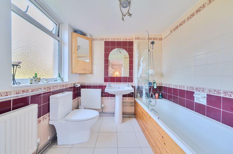 En suite bathroom
