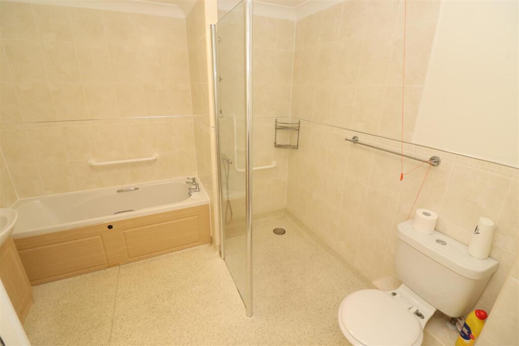 Bath / Shower Room / WC
