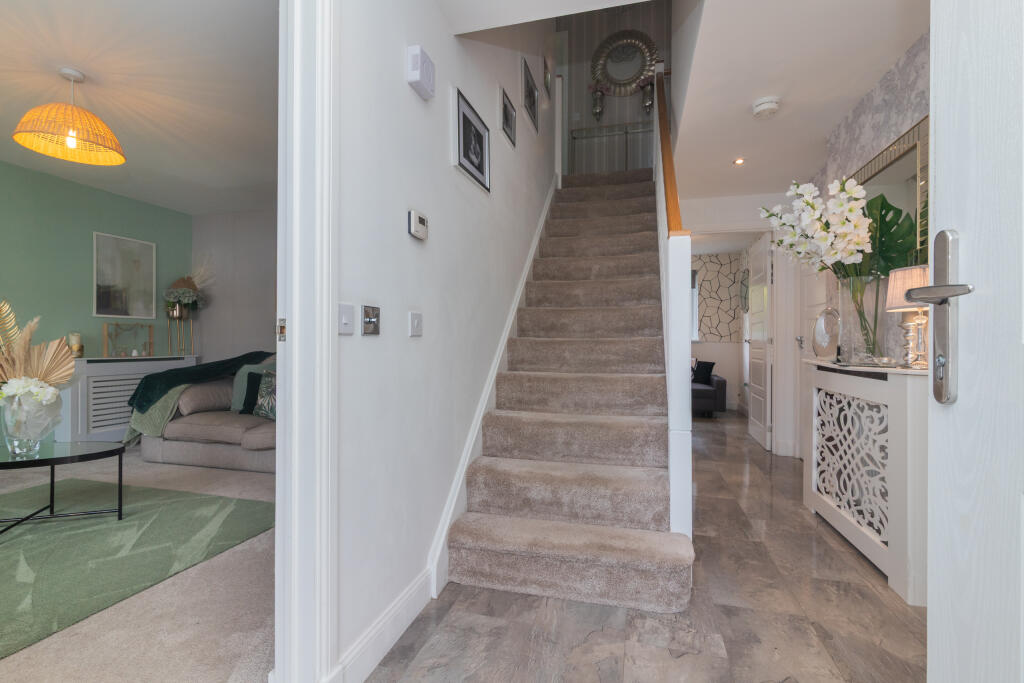 4 Glengariff Way Elderslie  PA5 9BY L-50