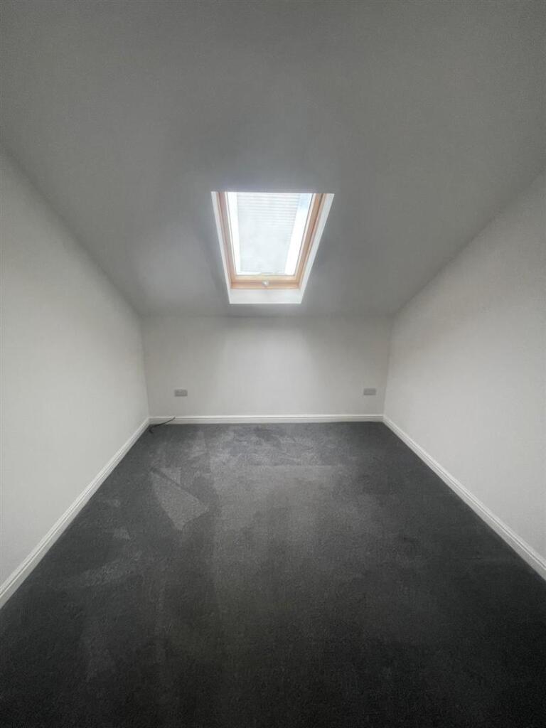 4a Moorpark Road Bed2.jpg