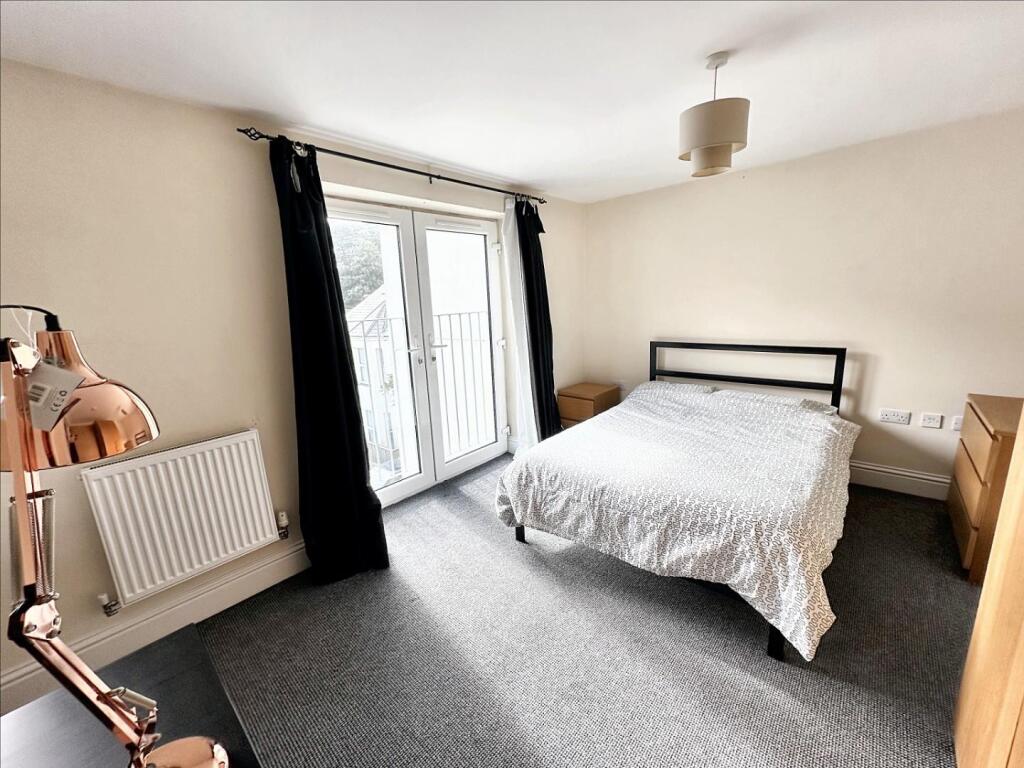 quaker bedroom (2).jpeg