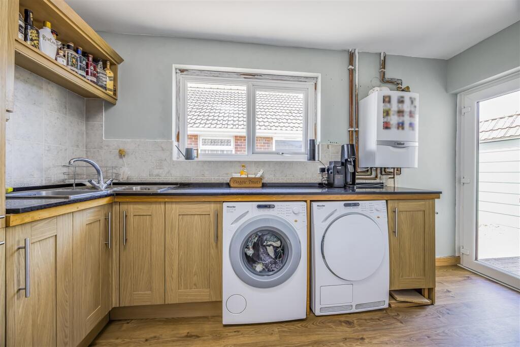 14 Nore Crescent, Emsworth-PorticoMarketing-Nexa-1