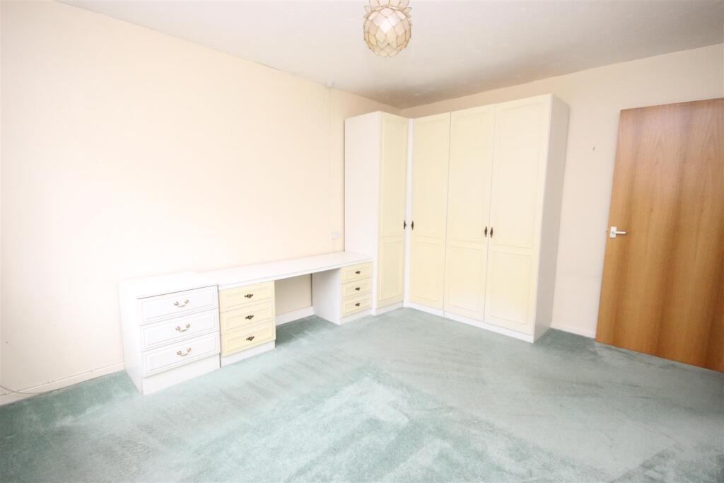 wardrobes.JPG