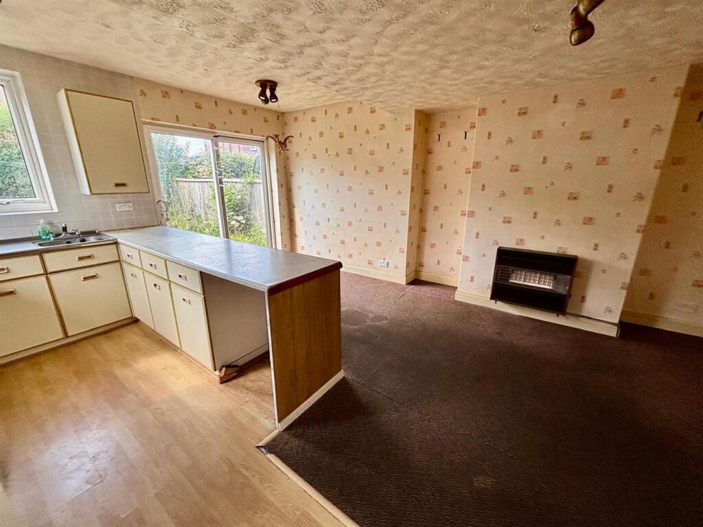 Fitted Dining Kitchen:
