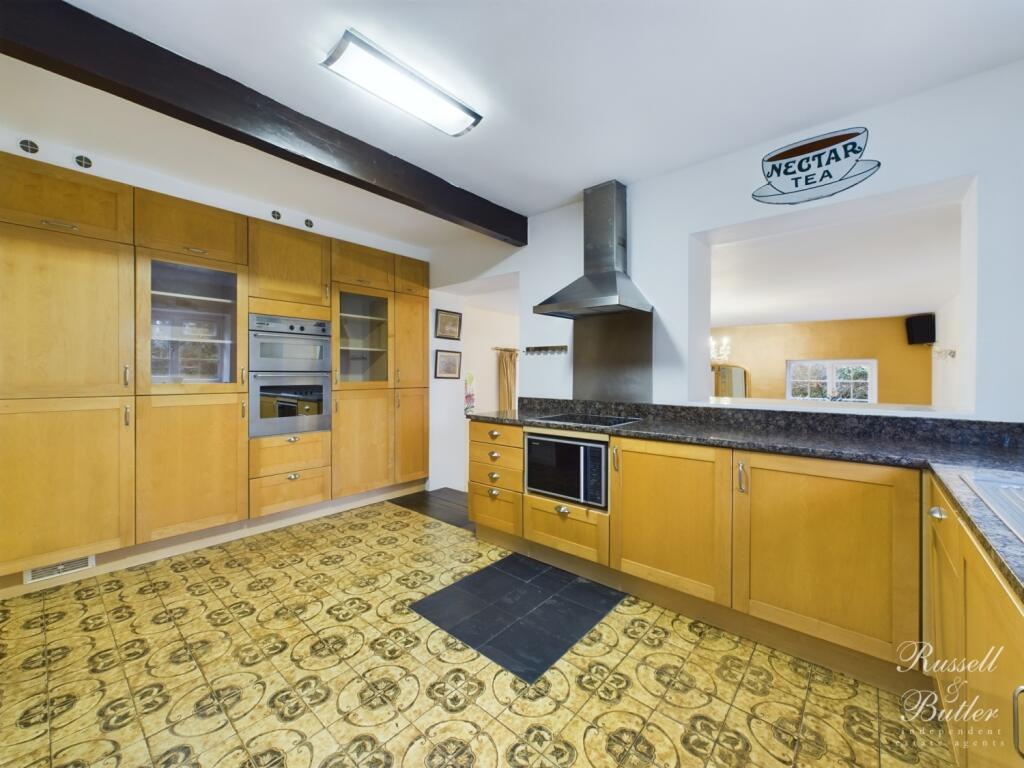 CAM02127G0-PR0228-STILL010