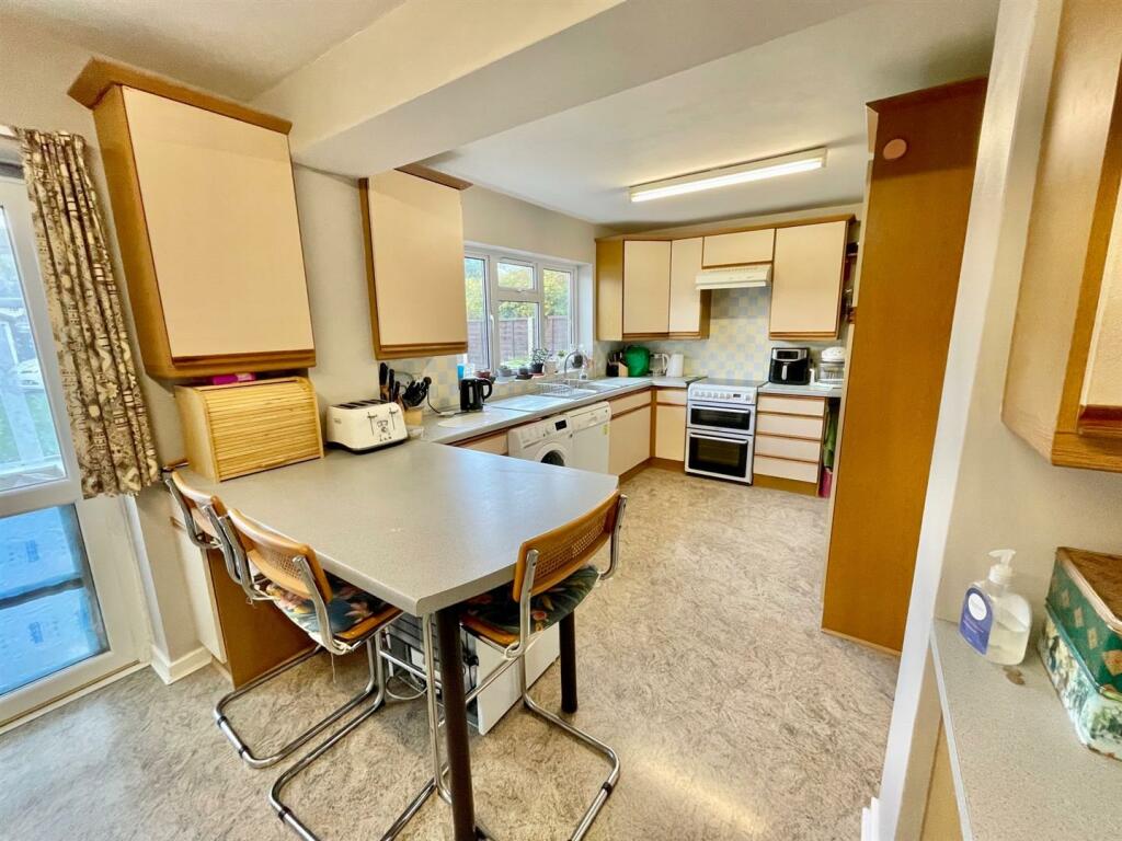 Kitchen 1.jpg