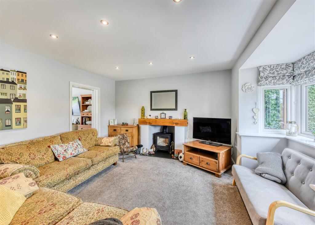 16 Rudge Road-lounge1.jpg