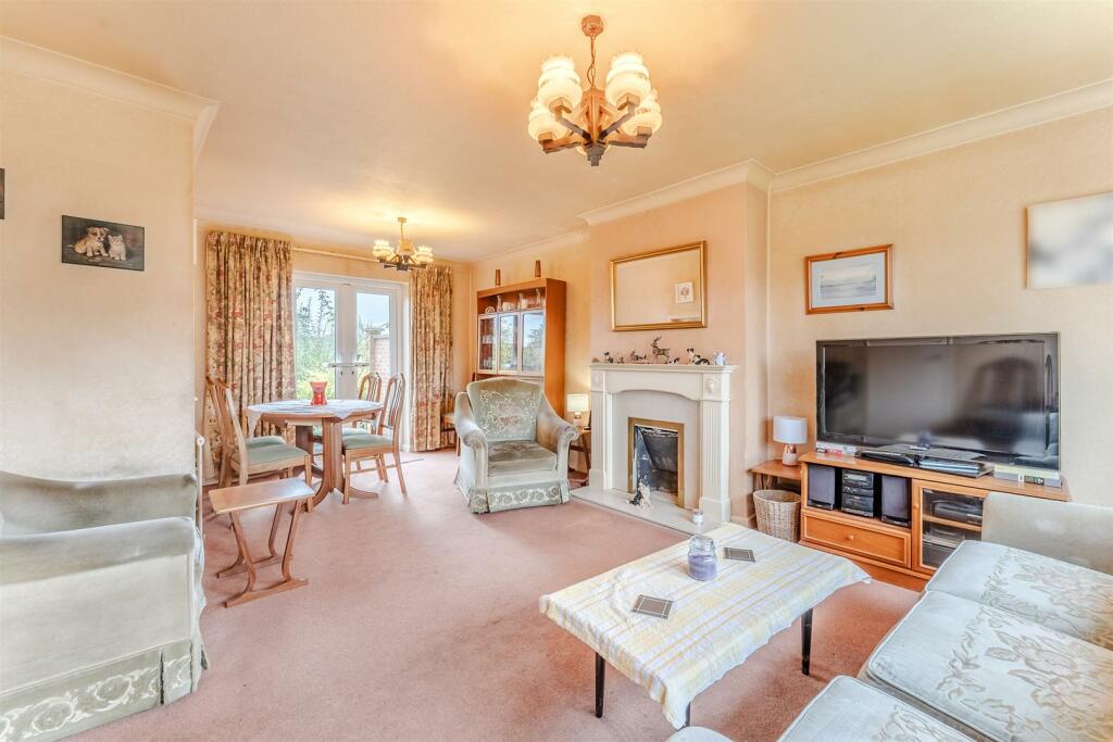 Lounge/Dining Room