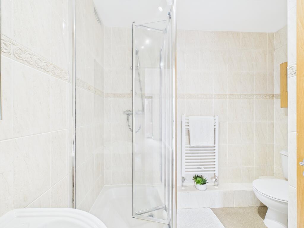 CAM03674G0-PR0412-STILL002