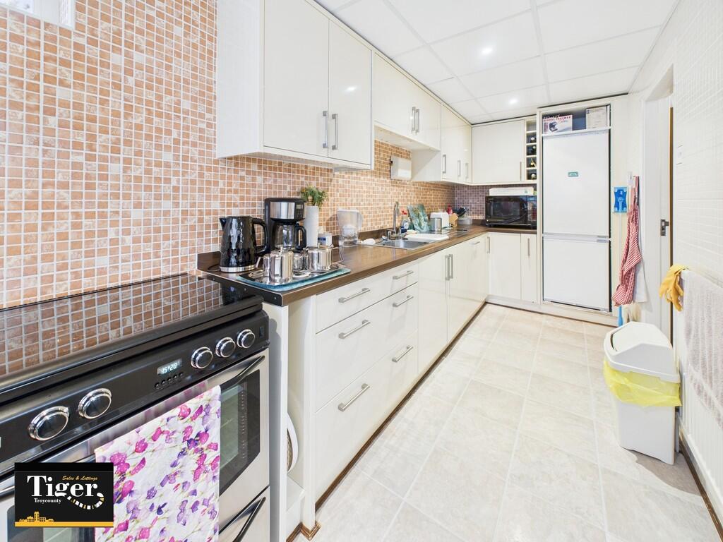 CAM02176G0-PR0745...