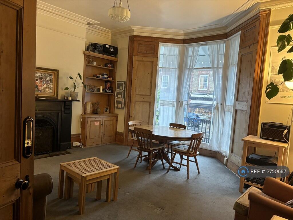Living Room With Fireplace Not In Use