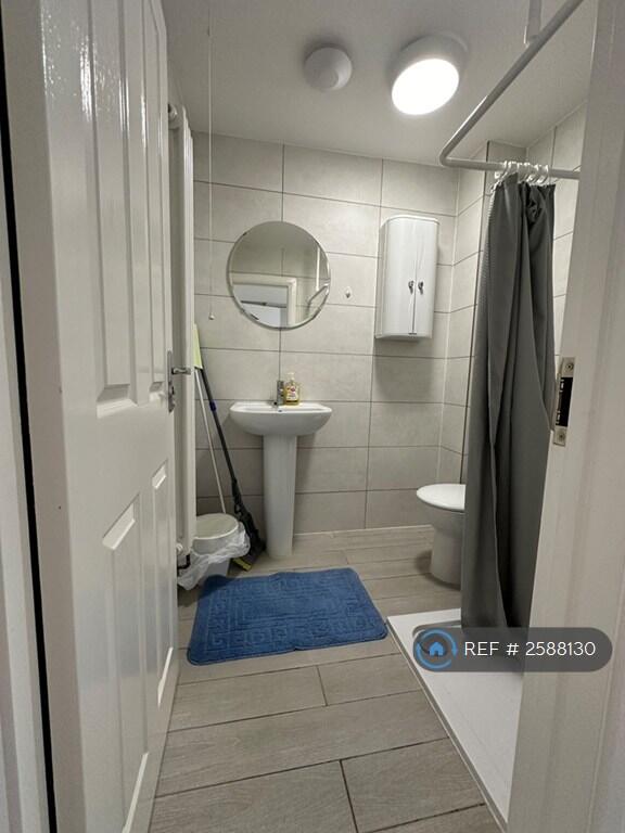 Ensuite Bathroom 
