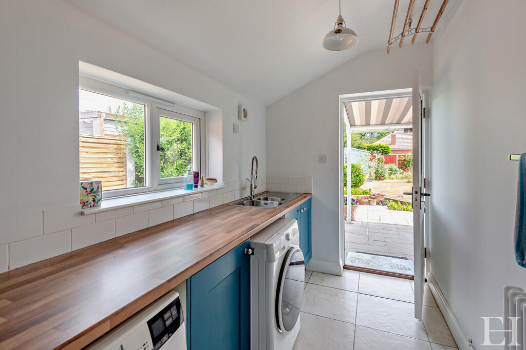 8656671-interiorW...