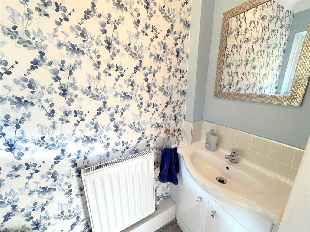 Cloakroom b.jpg