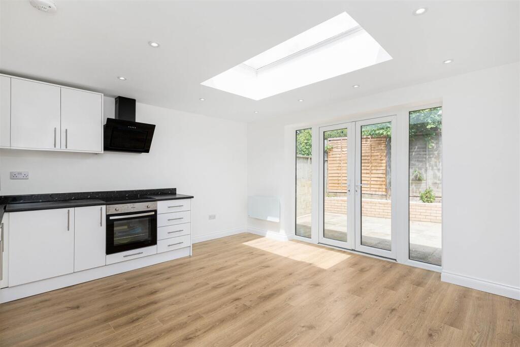 Davies___Davies-78_Stroud_Green_Road-7.jpg