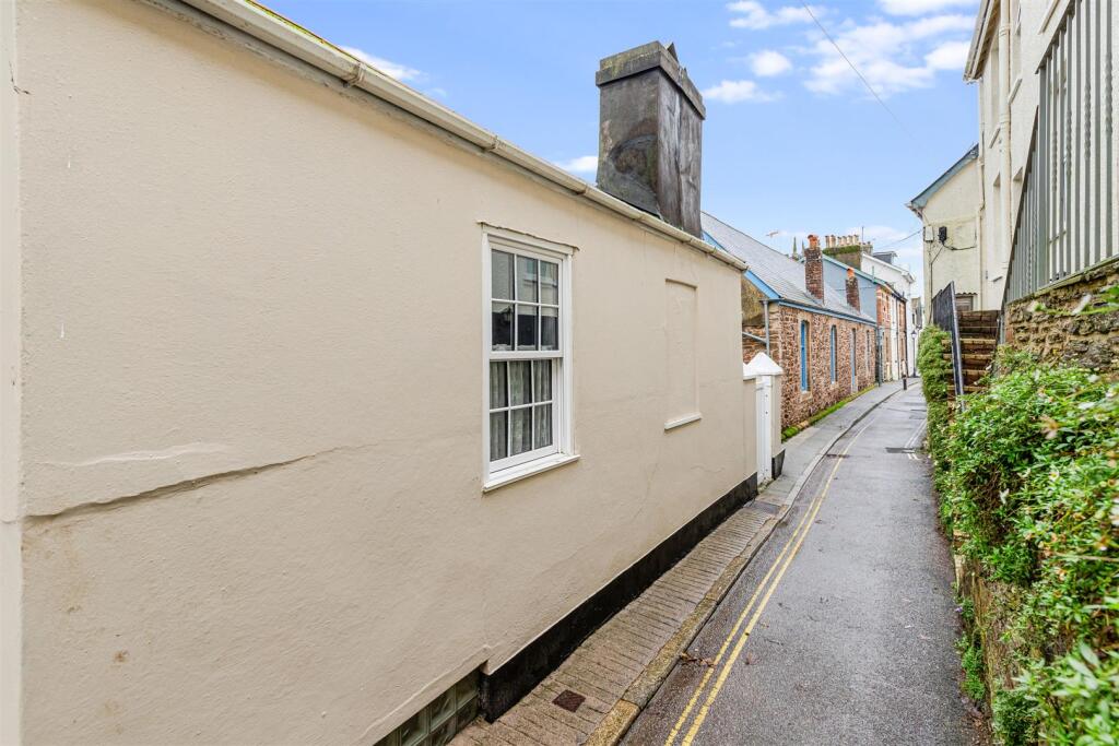 A02 - 18 South Ford Road Dartmouth - 251112.jpg