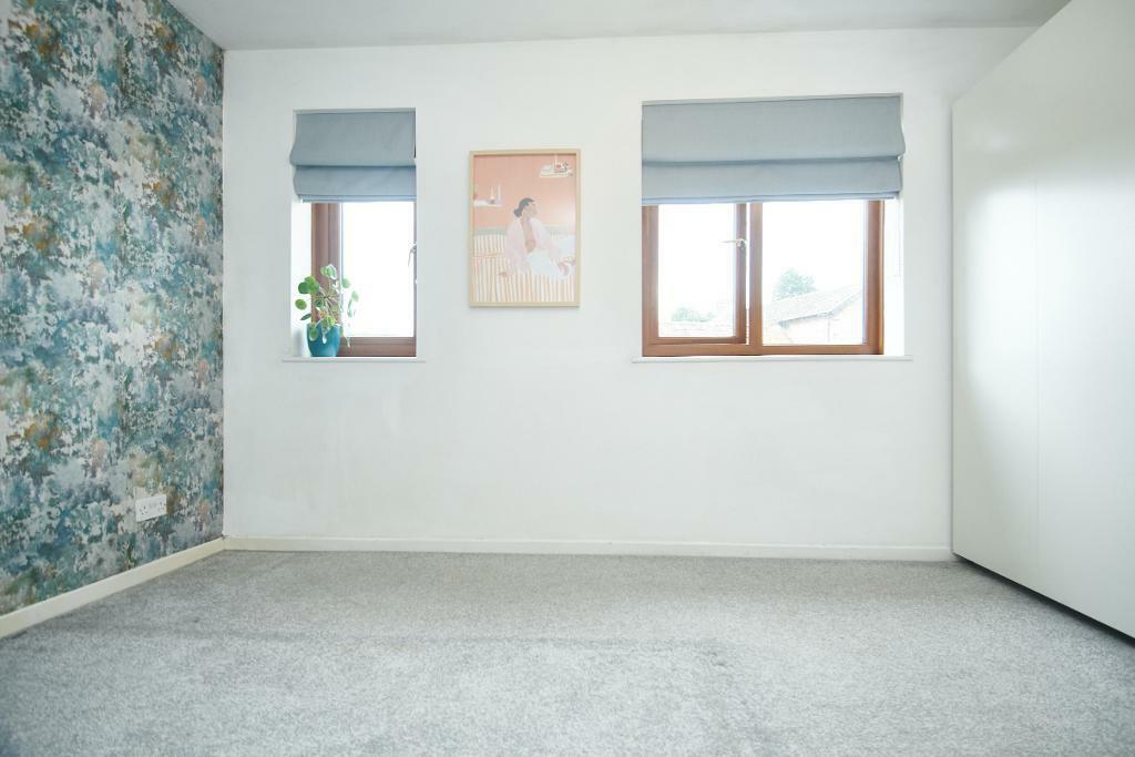 Bedroom 1 - pic 2