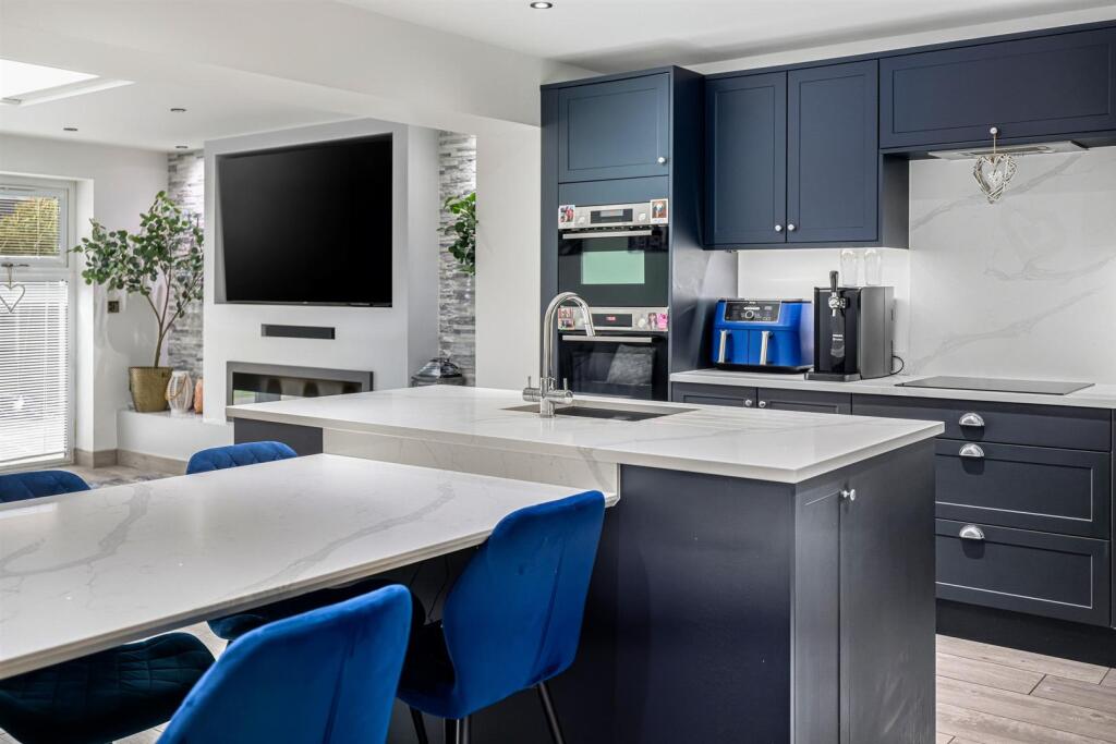 Kitchen/Family Hub
