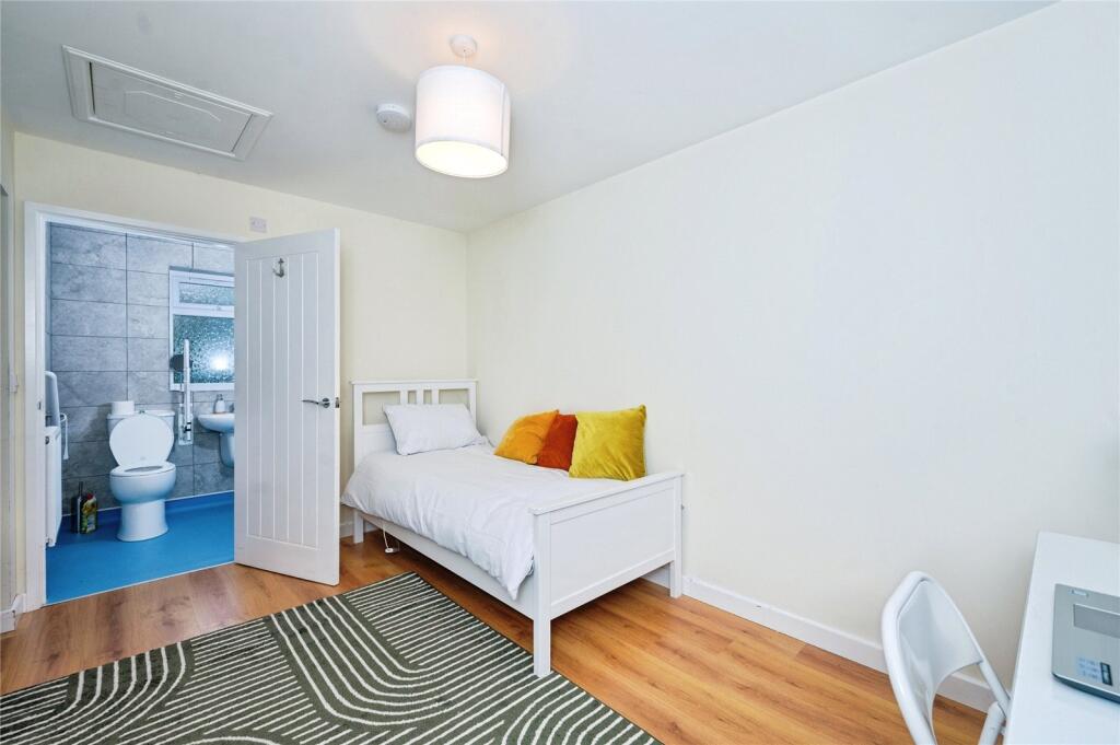 Bedroom /Ensuite