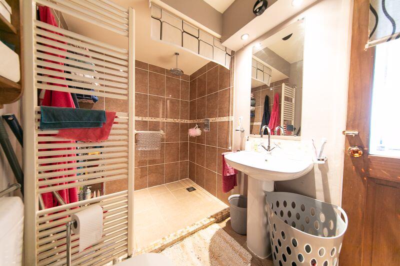 Jack and jill bathroom