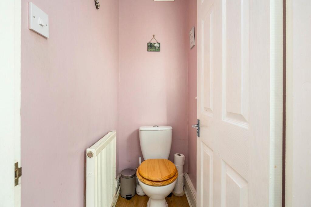 Shelldale Road 56 CLOAKROOM.jpeg