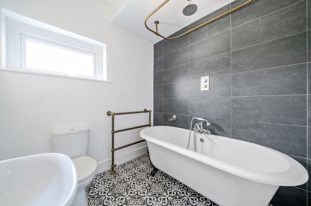 EweMove Harrogate Bathroom1