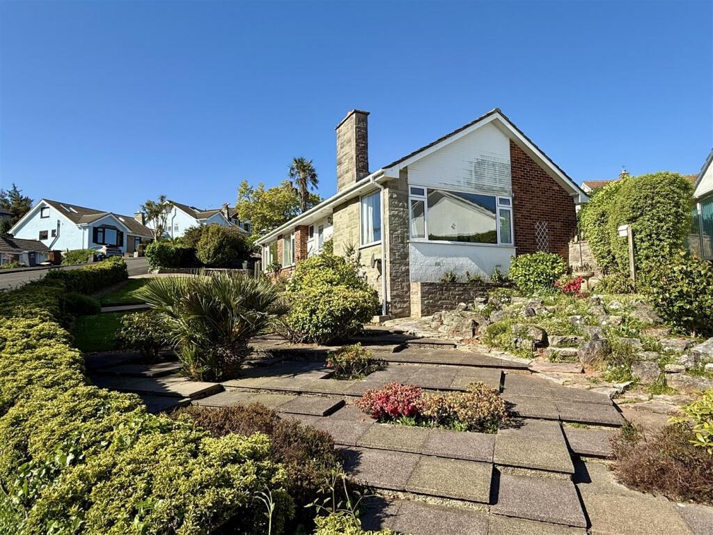 Front Right Quarter.JPG