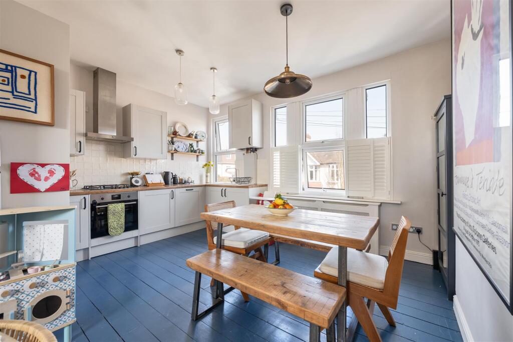 Folkestone Road, E17