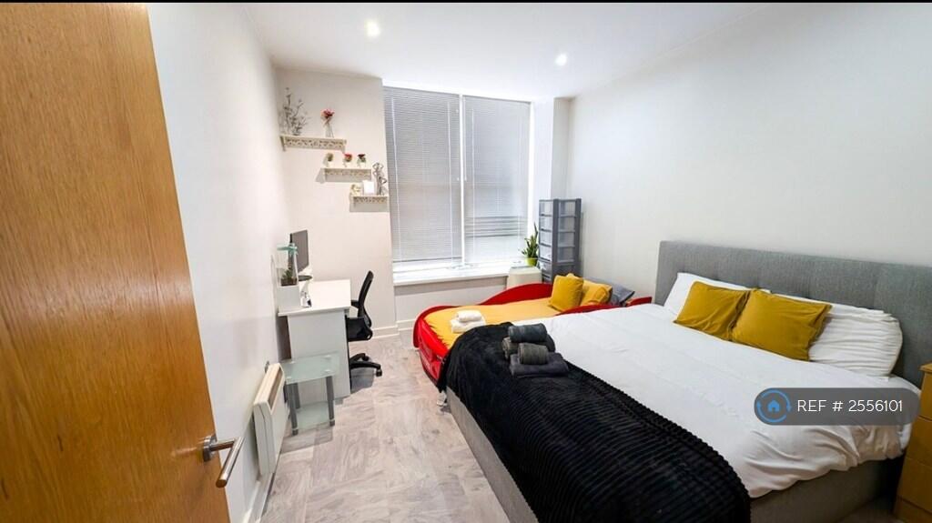 Master Bedroom  - 1 w/Bed, Mattress