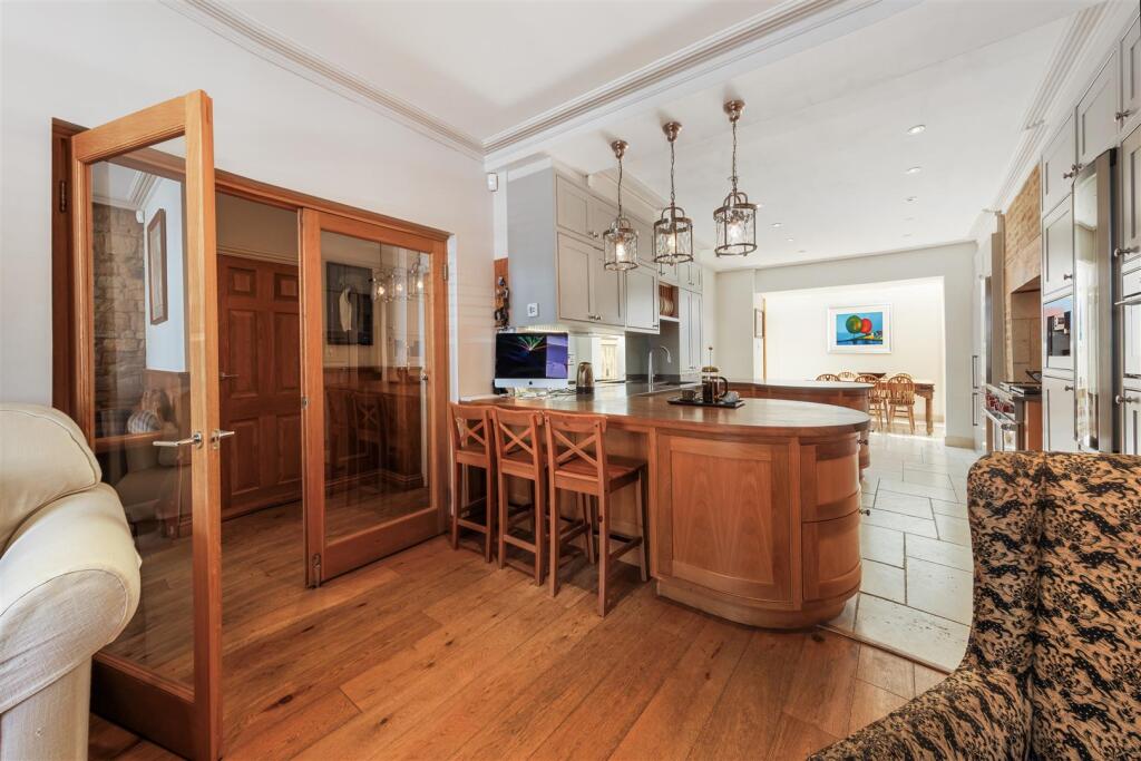 Open-Plan Breakfast Kitchen, Sitting Dining Room
