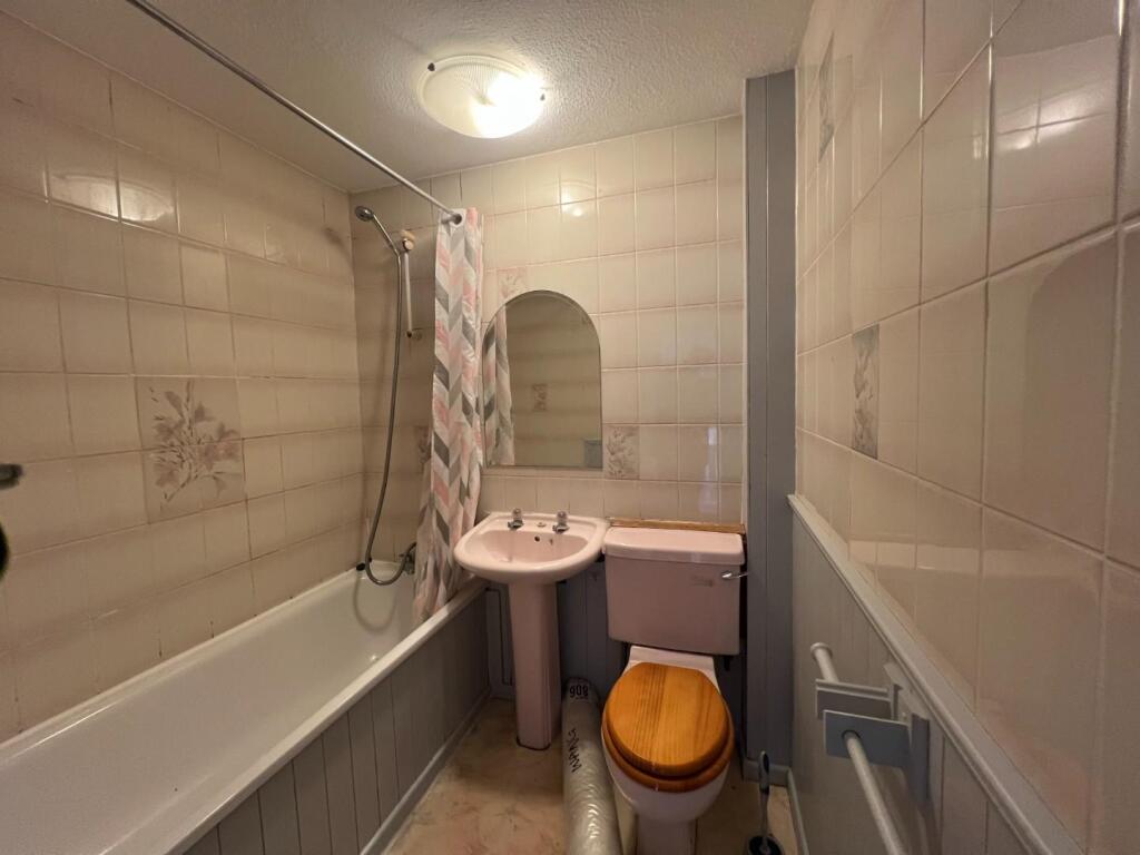 Bathroom.JPG