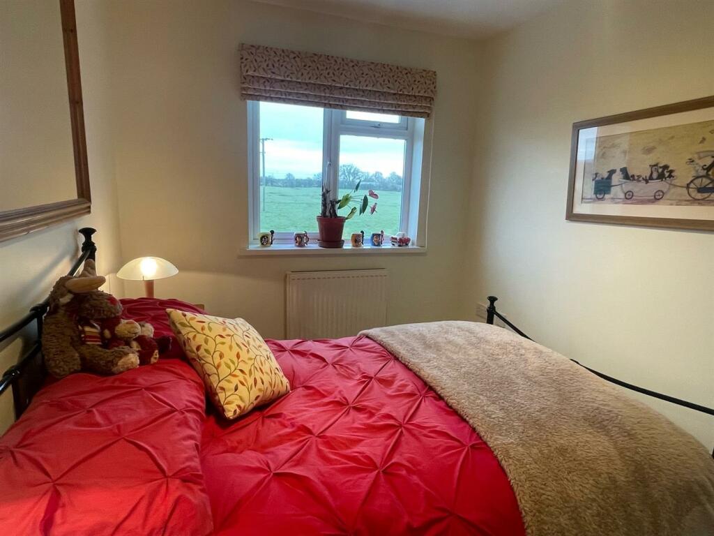 Bedroom..jpg