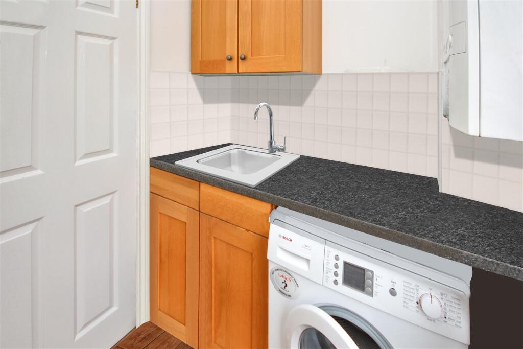 Utility Room (2).JPG