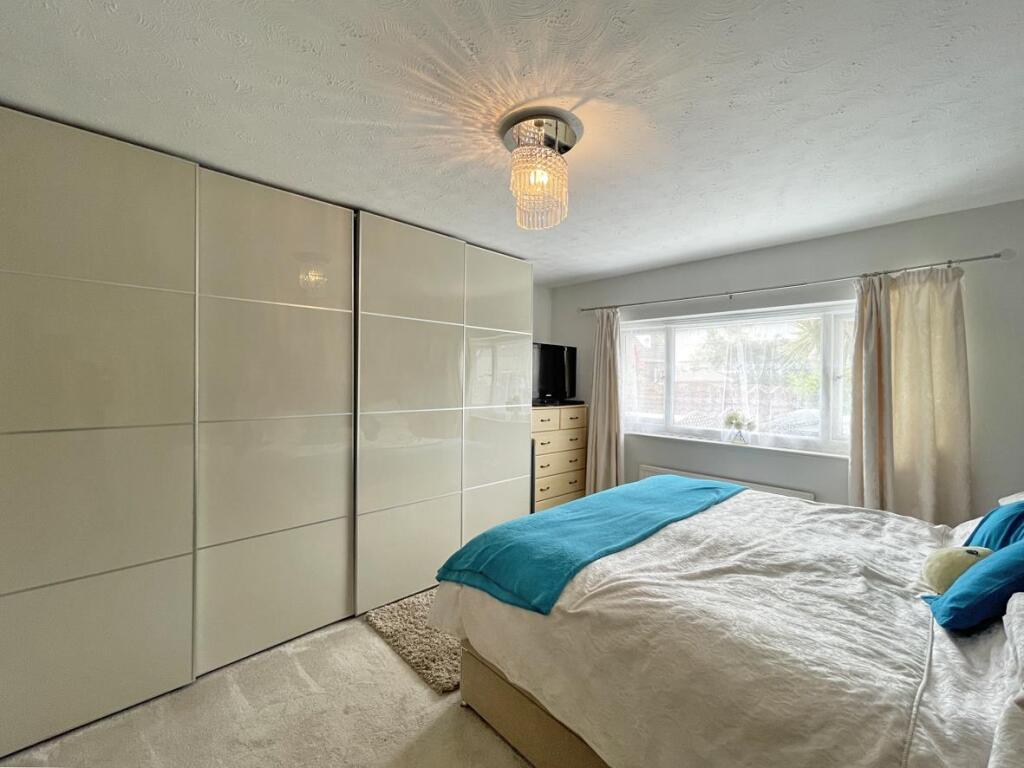 Mardon Close 15 - Bed 1.jpg