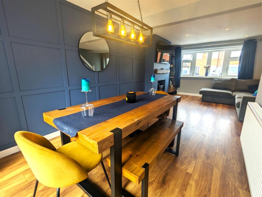 Lounge &amp; Dining Area