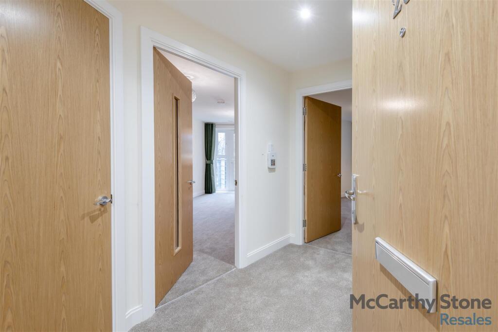 8672597-interior08.jpg