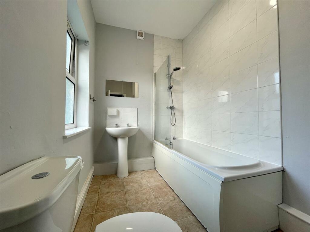 8 Bathroom.jpg