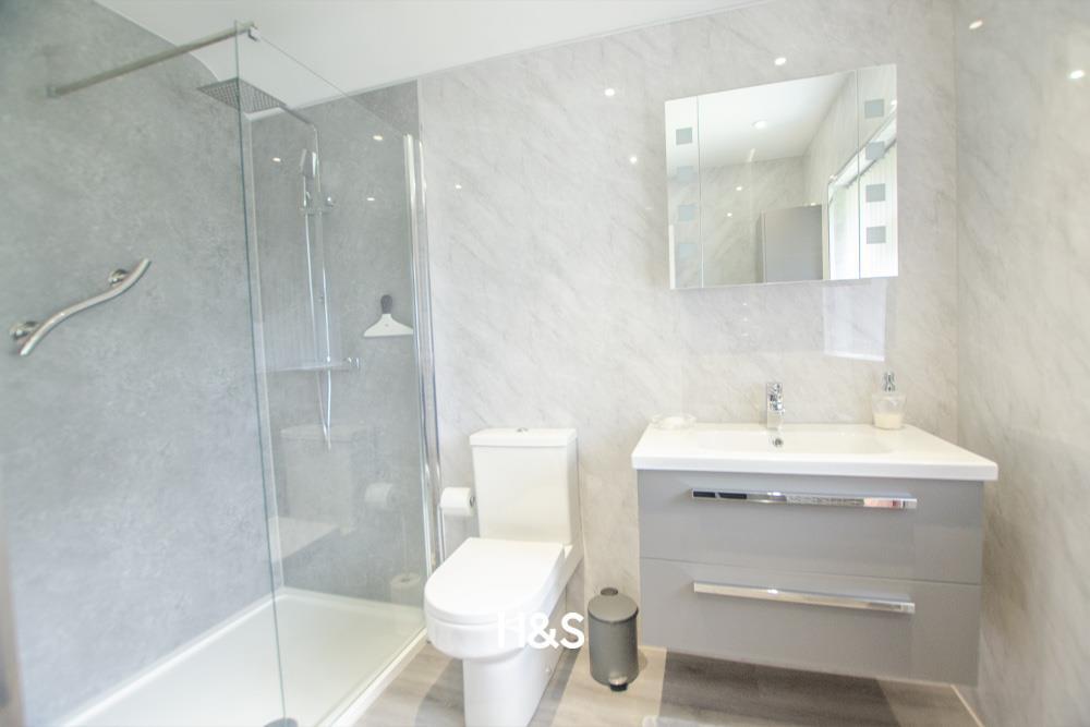 250 Ralph Road - bathroom.jpg