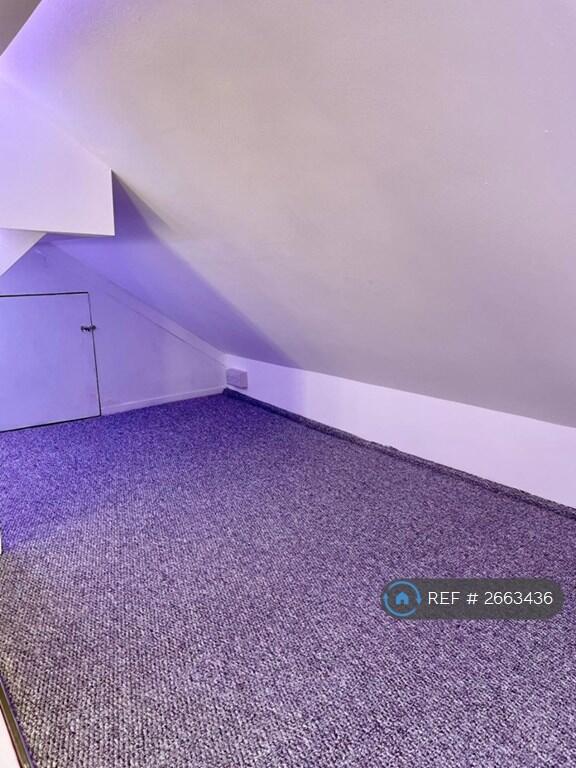 Snug/Storage/Gaming Area 