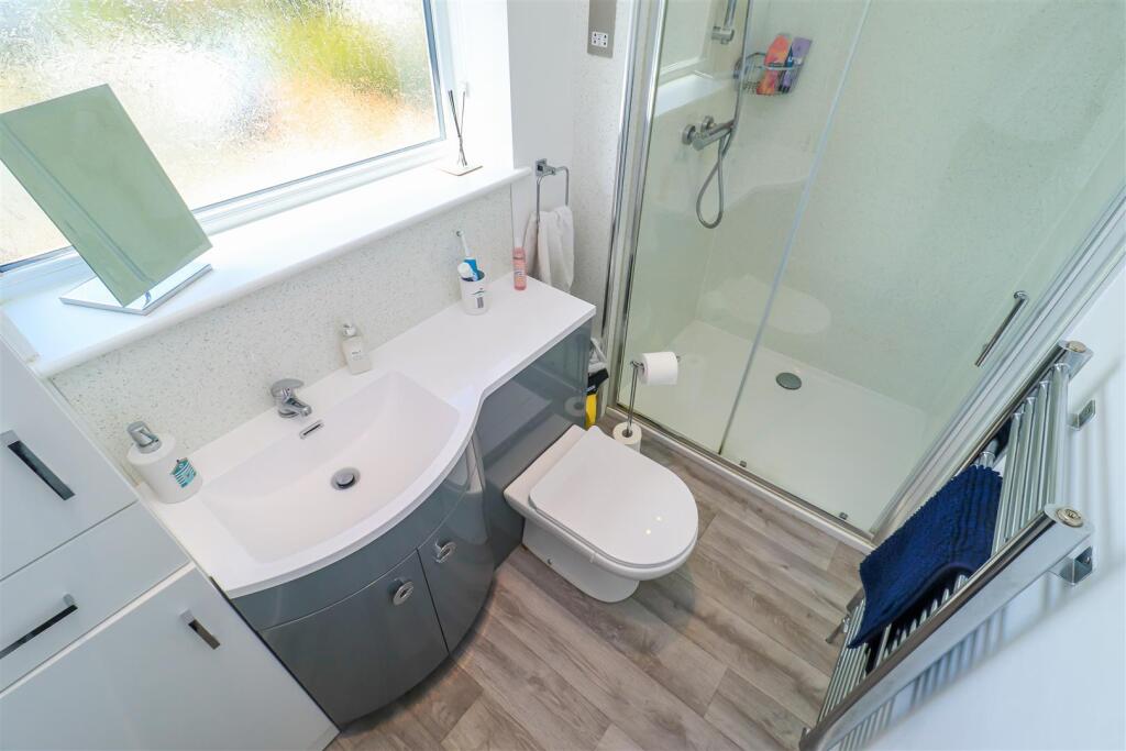 SHOWER ROOM/W.C.