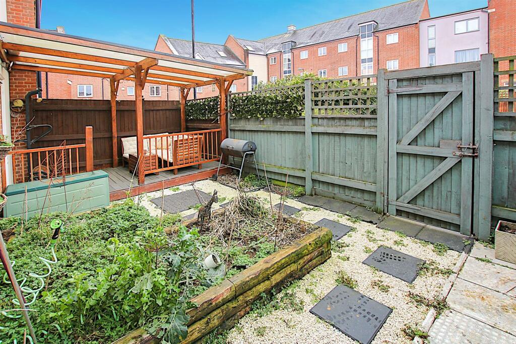 3 Scribers Mews Garden.jpg