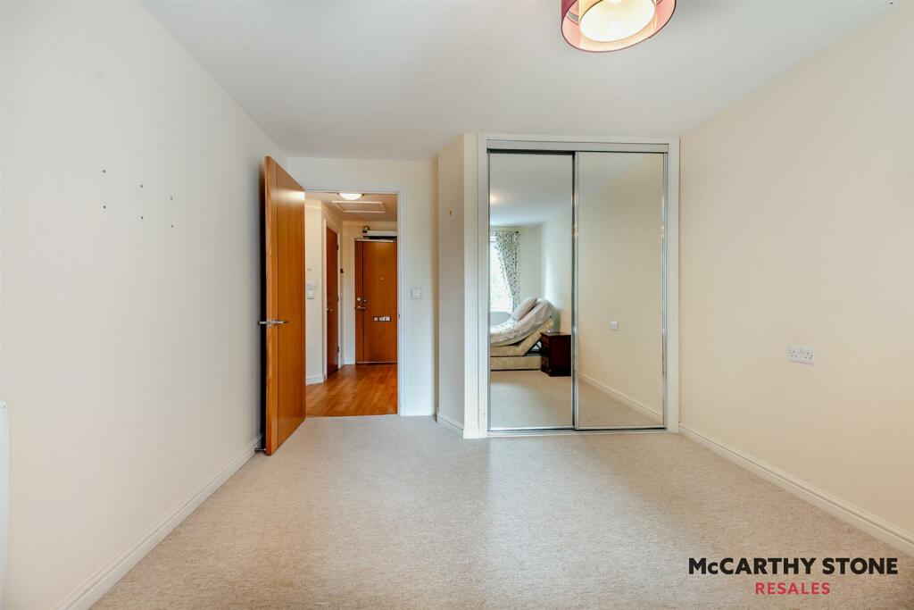 8608949-interior02-800.JPG