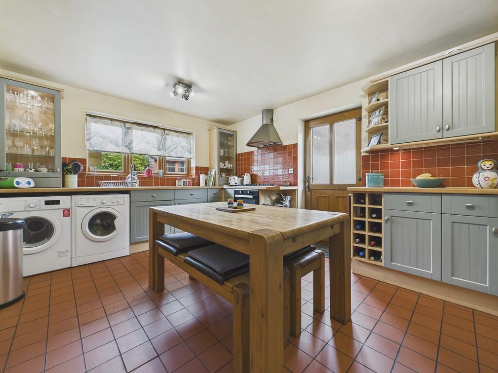 CAM04273G0-PR0175...